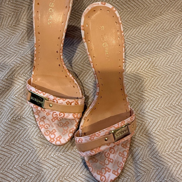 BCBGirls Cream and Gold Heels with Chic Design - Picture 4 of 4